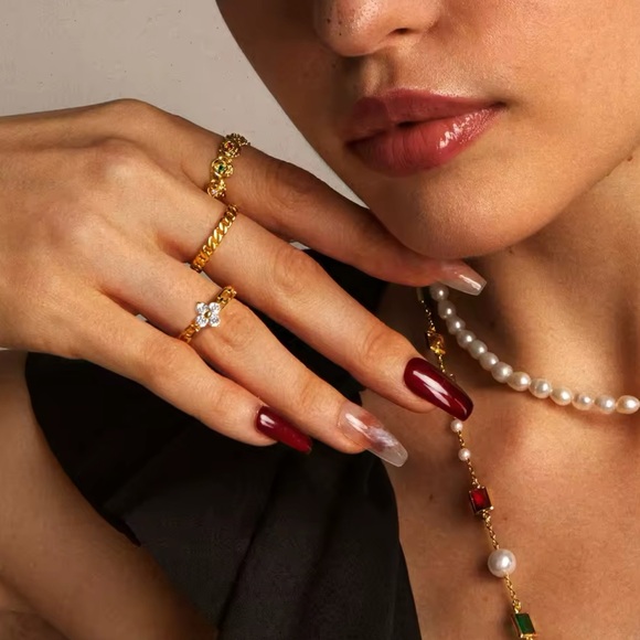 💫Flash Sale💫Flower Gold Plated Stainless Steel Geometric Clover Ring - Picture 2 of 6